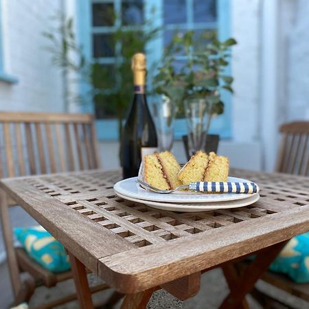 דיל Bosun Cottage - Boutique Retreat On The Beach מראה חיצוני תמונה