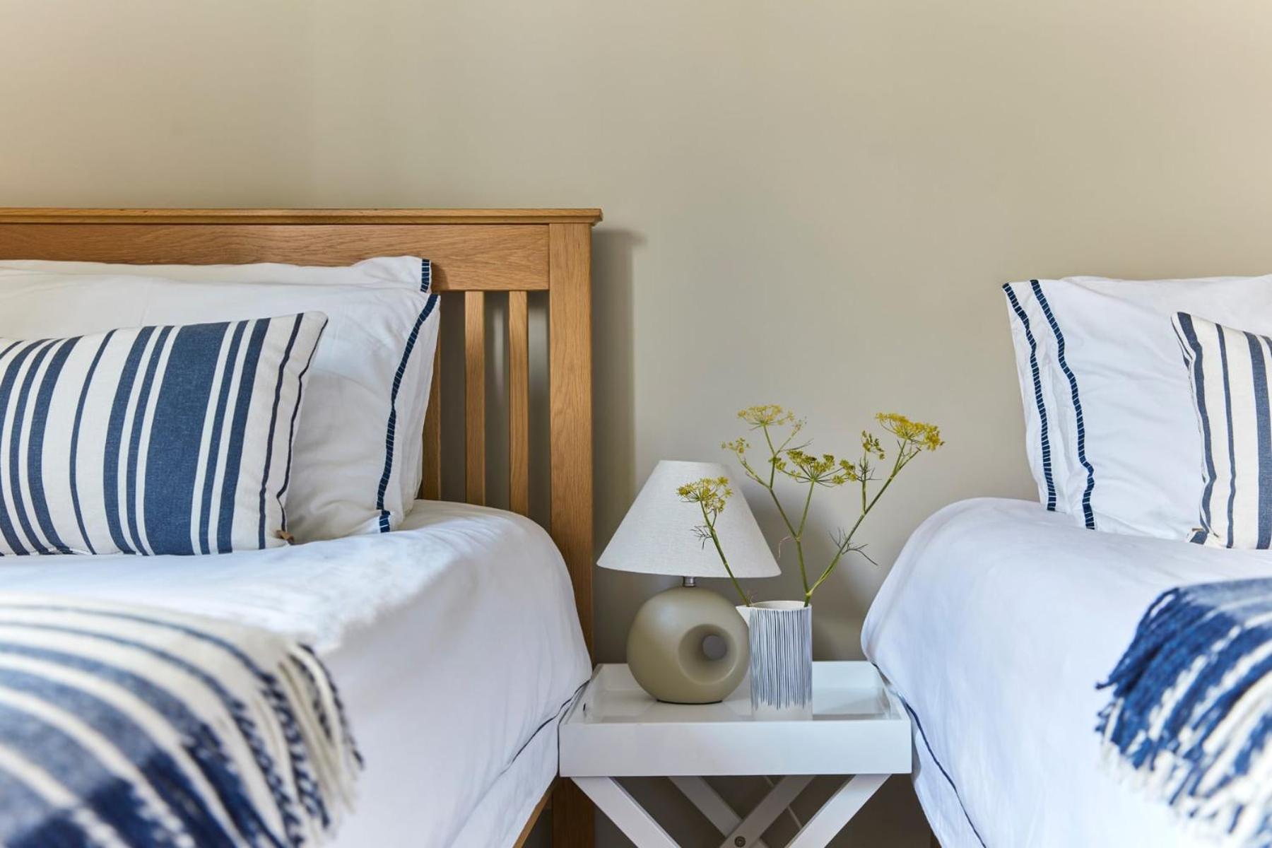 דיל Bosun Cottage - Boutique Retreat On The Beach מראה חיצוני תמונה